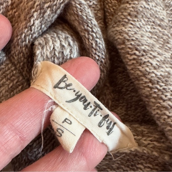 Beautiful hoodie - Picture 4 of 7